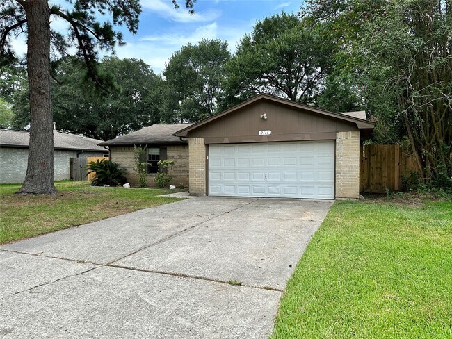 Building Photo - 2111 Rycroft Dr