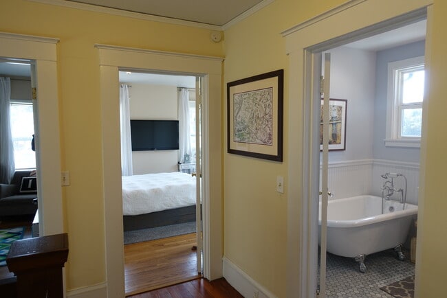 Building Photo - 575 Valle Vista Ave