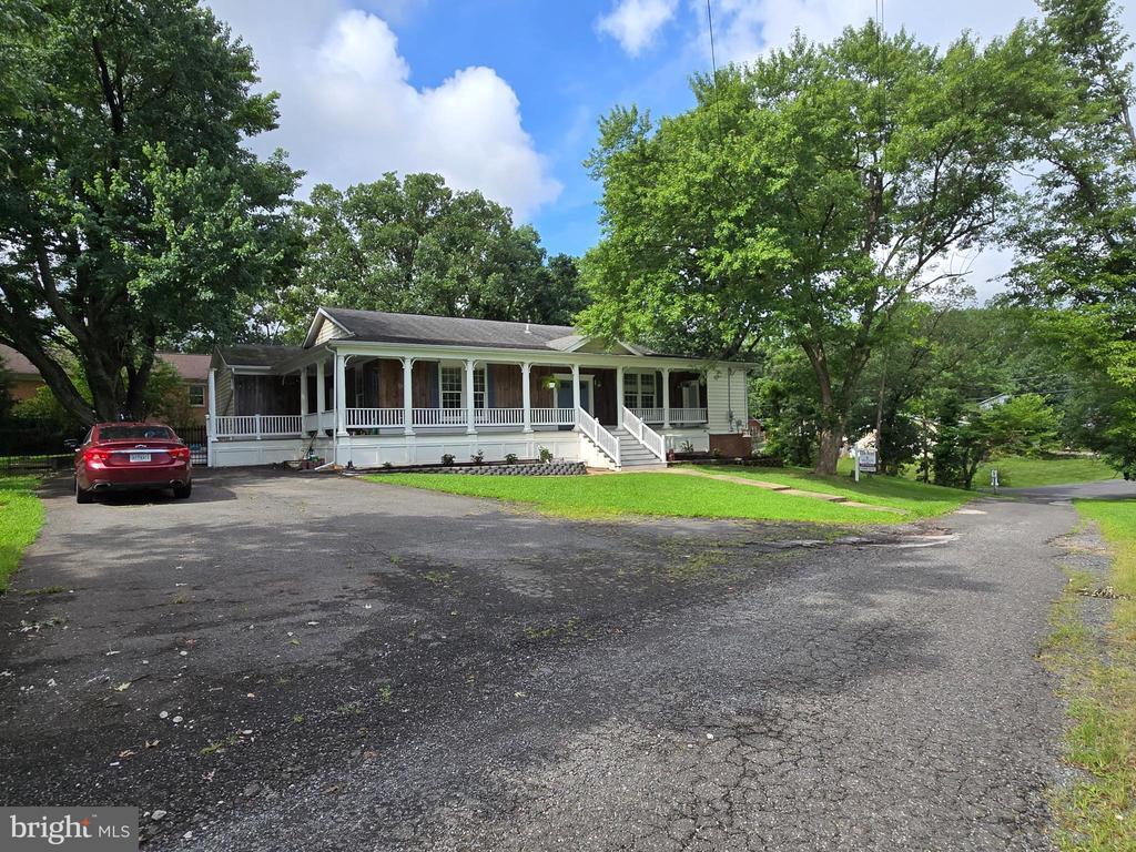 Building Photo - 8513 Thomas Dr