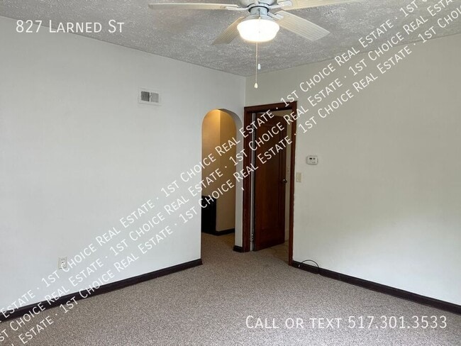 Building Photo - 827 Larned St