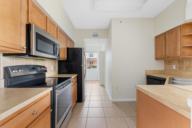 Building Photo - 10102 Myrtlewood Cir W