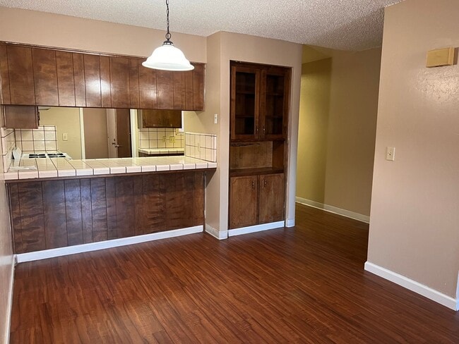 Foto del edificio - 511 E Prosperity Ave