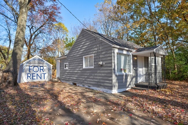 Foto del edificio - 2429 Lincoln Manor Dr