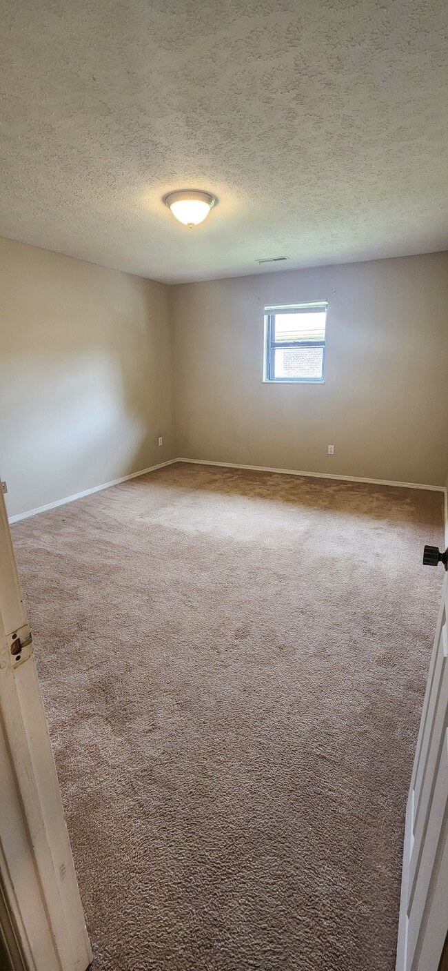Building Photo - 930 Pepper Tree Ln