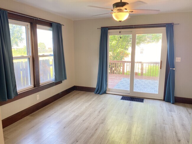 Foto del edificio - 317 N Madriver St