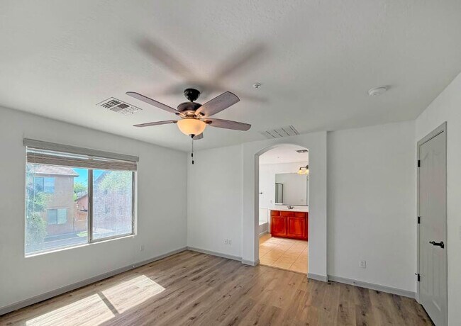 Foto del edificio - 7085 W Andrew Ln