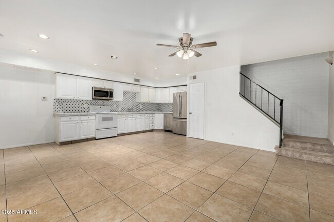 Building Photo - 8430 N 34th Dr