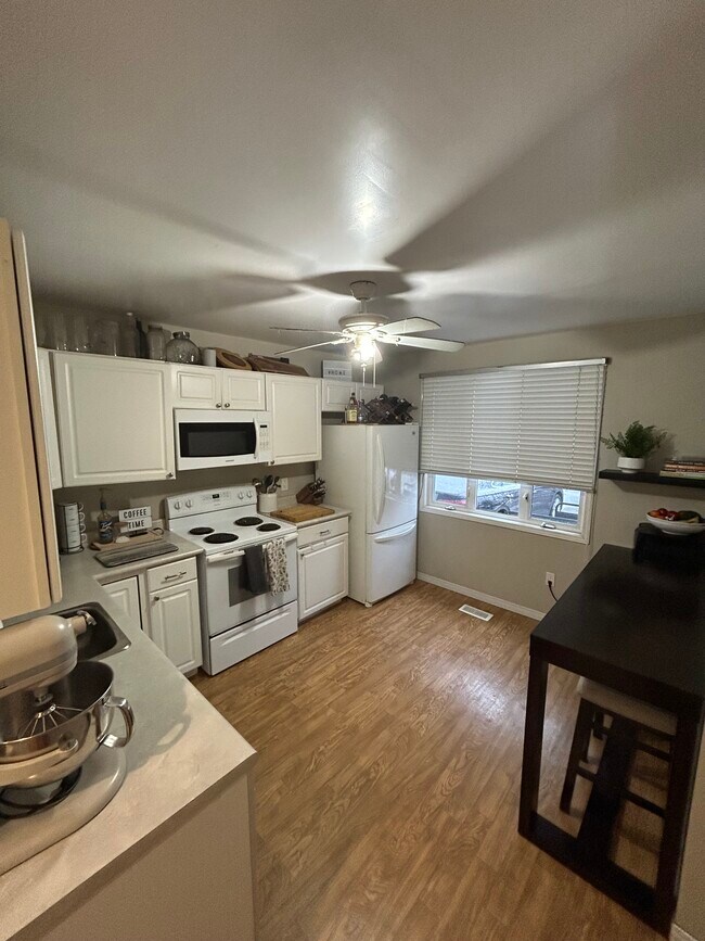 202 Talbot Cres Unit 202B Talbot Crescent, Newmarket, ON L3Y 1A3