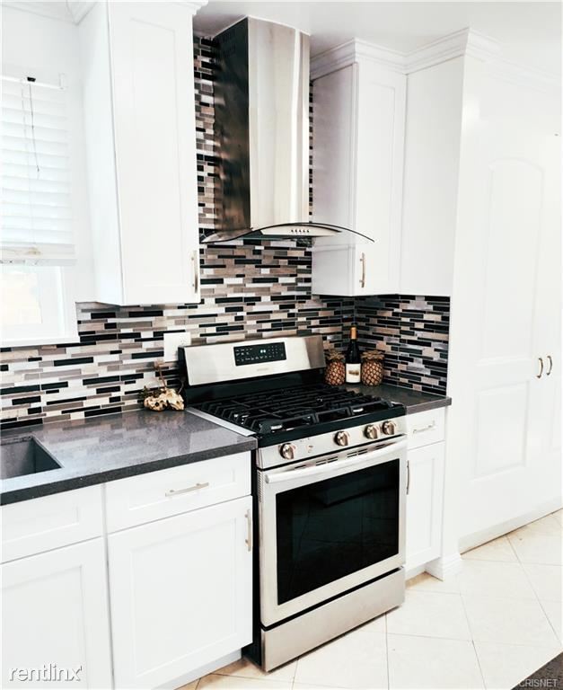 Building Photo - 4 br, 2 bath House - 22900 Strathern St