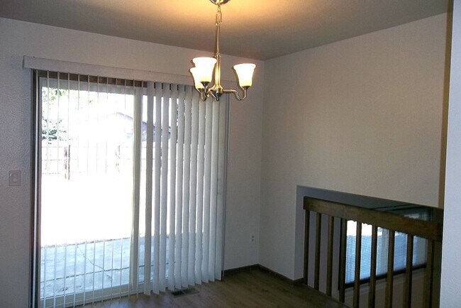 Foto del edificio - Classic Fort Collins Home Available This August