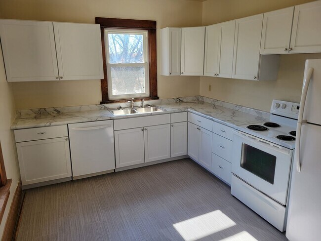 Building Photo - Glacier Valley Duplex