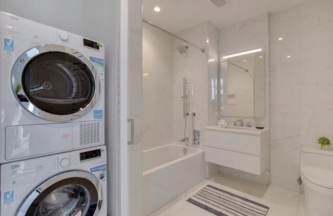 Foto del edificio - LUXURY 1 BED WITH SWEEPING CITY VIEWS IN P...