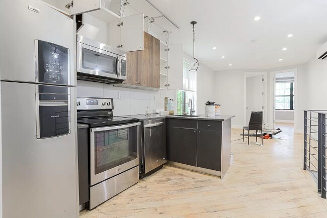 Building Photo - 68 Troy Ave