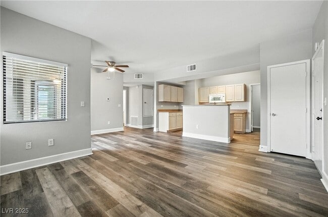 Foto del edificio - 8250 N Grand Canyon Dr