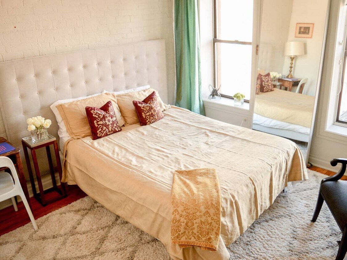 Foto principal - 403 E 12th St