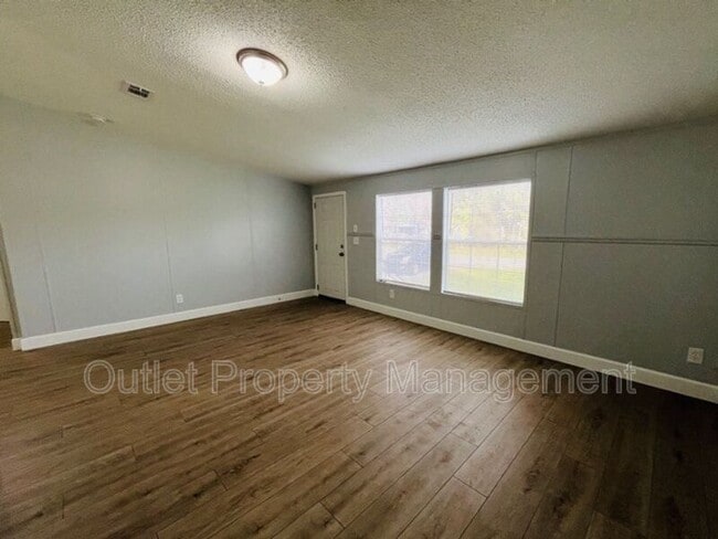 Building Photo - 15710 Bermuda St