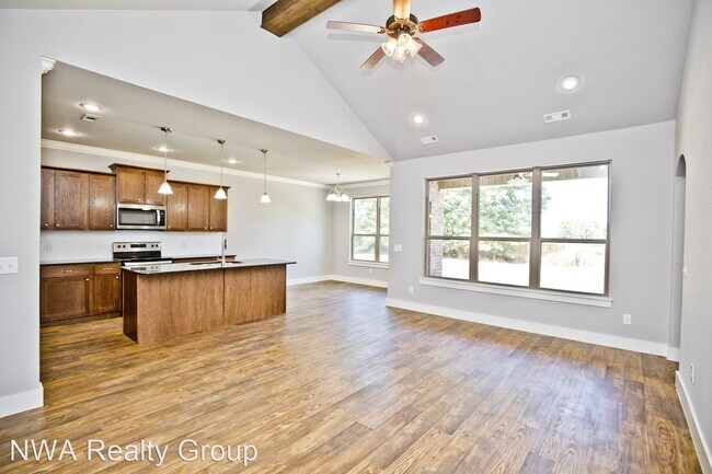 Foto del edificio - 3 br, 2 bath House - 302 Alder Street