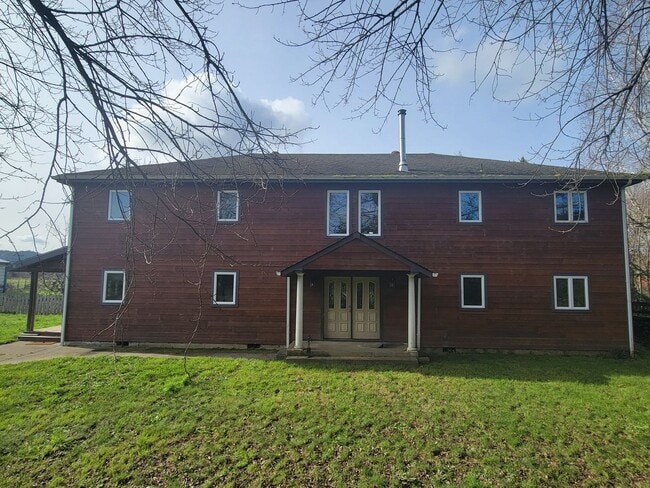 Building Photo - Coming Soon - Beautiful country living, large home with mother-in-law suite!