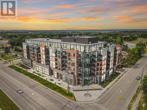 Building Photo - 681 Yonge St