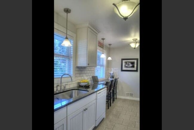 Building Photo - Available June 5th Spacious 3 Bedroom Rancher with Finished Basement & Beautiful Upgrades
