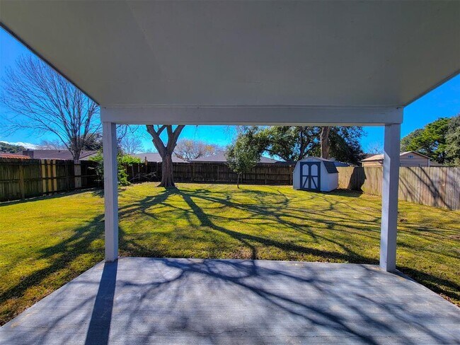 Building Photo - 6219 Creekside Ln