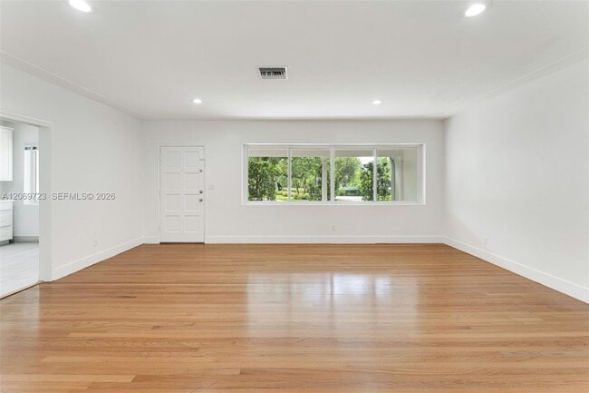 Building Photo - 4724 Orduna Dr
