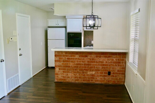 Foto del edificio - 5711 Southminster Dr