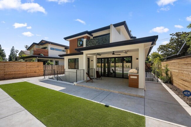 Building Photo - 440 Fernando Ave