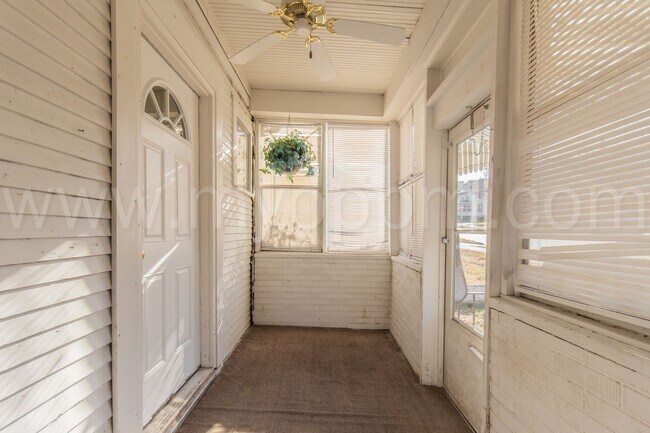 Foto del edificio - Available Now! | Bright 4 Bedroom / 2 Bathroom Home | 13th & Martha