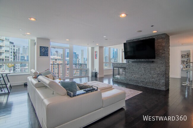 Photo - 600 N Kingsbury St Apartment