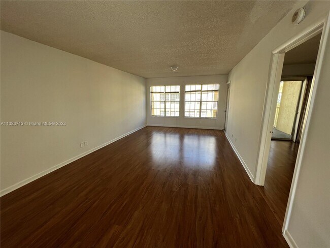 Foto del edificio - 6331 La Costa Dr