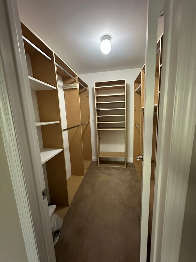 Vestidor principal - 131 Country Club Dr
