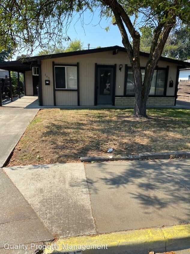 Foto principal - 3 br, 1 bath House - 805 Oak Street