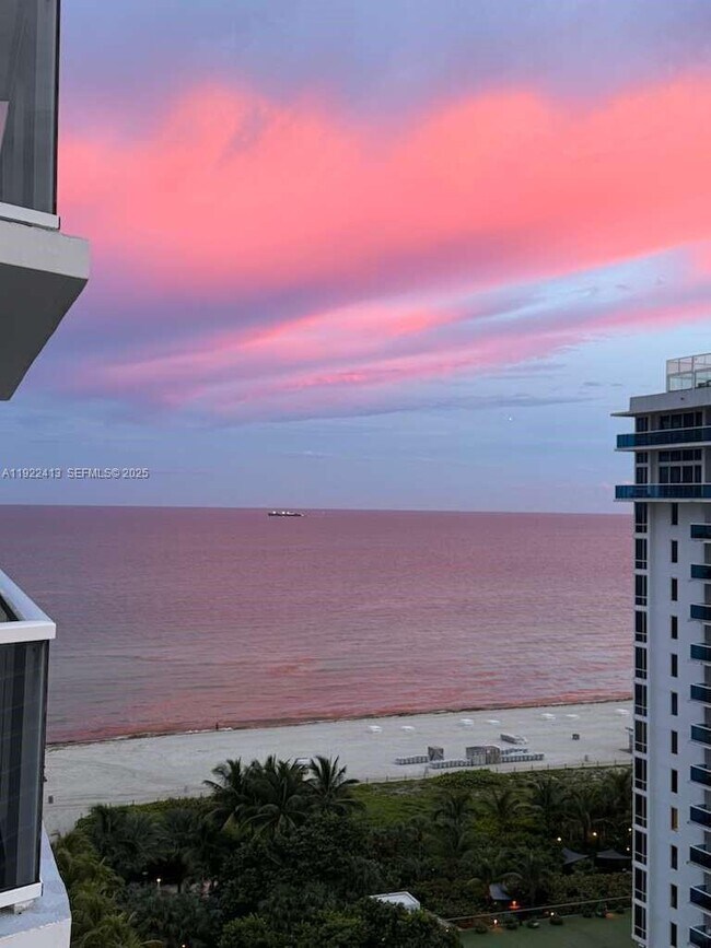 Foto del edificio - 2401 Collins Ave