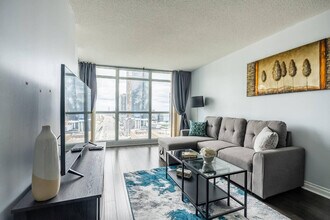 Building Photo - 81 Bay St.