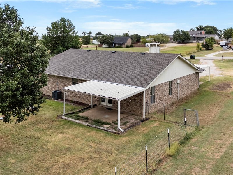 Primary Photo - 9395 Green Springs Cir