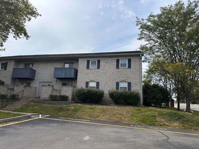 Building Photo - 1048 Armstrong Mill Rd
