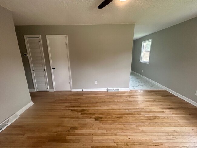 Foto del edificio - 210 Cabin Creek Blvd