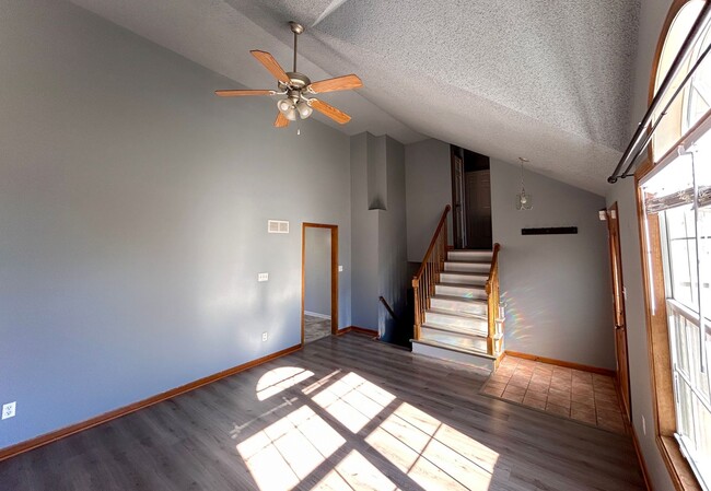 Building Photo - COMING SOON- 3bd/2bath Home North of the River!!