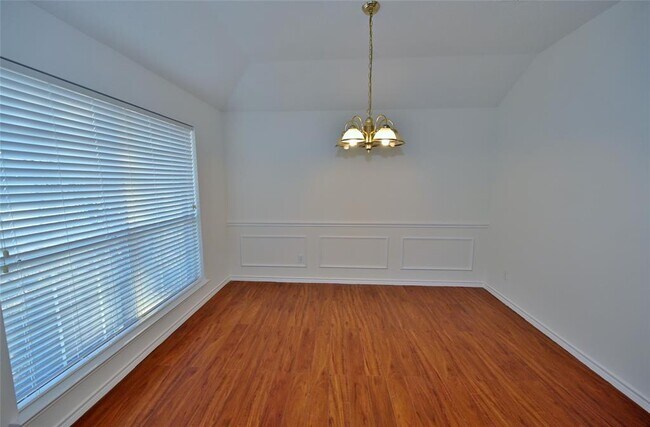 Foto del edificio - 3807 Rosewood Ln