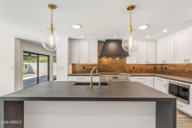 Foto del edificio - 9046 N 28th St