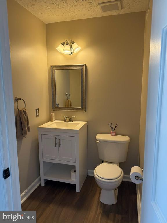 Building Photo - 1064 Jeanett Way