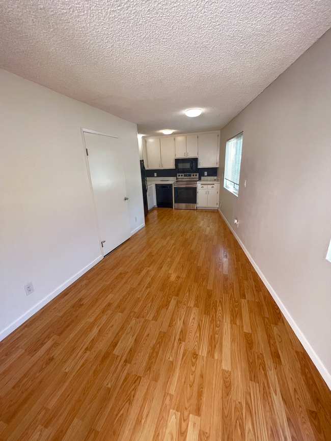 Building Photo - One Bedroom Condo Across From USD