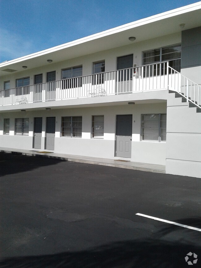 The Cove at Yacht Basin Apartments under 2,000 Deerfield Beach, FL