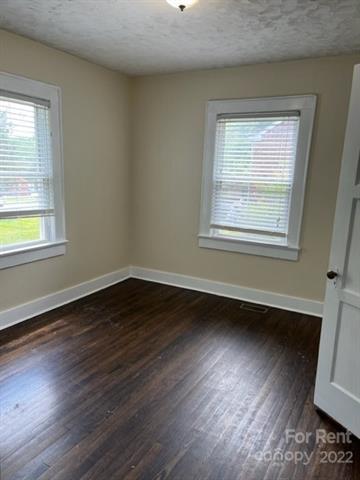 Building Photo - 1006 Wood St