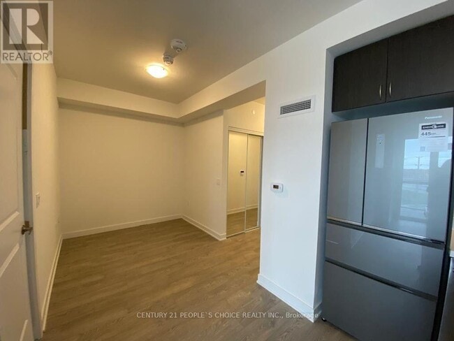 Building Photo - 4699 Glen Erin Dr