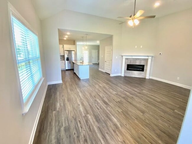 Foto del edificio - Now Leasing in Somerville- 4-Bedroom 3 Bat...