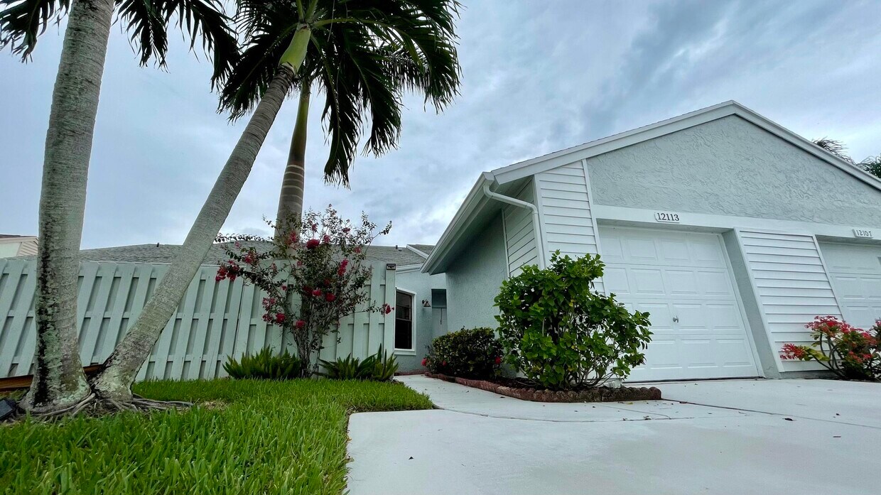 Foto principal - 12113 Country Greens Blvd