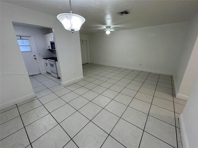 Foto del edificio - 5600 NW 15th St