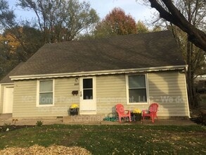 Building Photo - 8009 Summit St